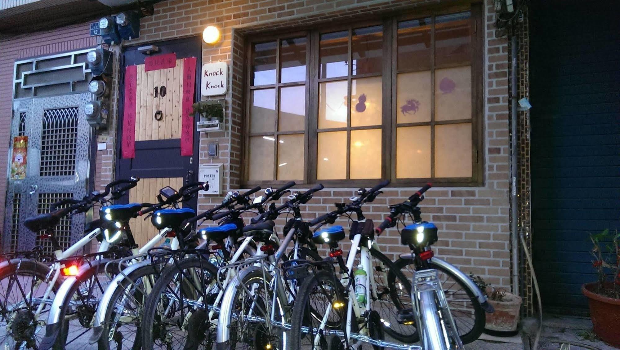 Knock Knock Hostel Kaohsiung Exterior foto